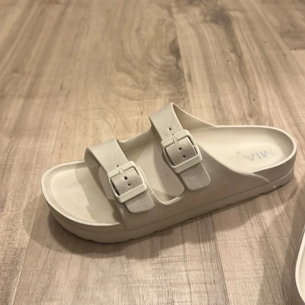 MIA Slides - Picture 2 of 3